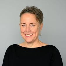 Elissa Robertson's Instagram, Twitter & Facebook