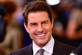 Tom cruise is an american actor known for his roles in iconic films throughout the 1980s, 1990s and 2000s, as well as his high profile marriages to actresses nicole kidman and katie holmes. Dieser Unfassbare Stunt Von Tom Cruise Geht Um Die Welt Gq Germany