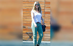 PICS] Jennifer Aniston Nipples Breasts No Bra -- White T-Shirt Shows Off  Her Boobs