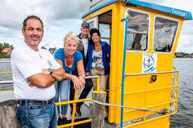 He was not only a coachbuilder, but also an artist with a vision. Van Een Voetveer Naar Een Vloot Met Zestien Vaartuigen Zo Breidde Familie Van Leersum Hun Bedrijf Uit Alphen Ad Nl