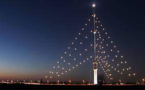 Deze toren in ijsselstein is beter bekend als de zendmast van lopik en is in december de grootste 'kerstboom' met verlichting ter wereld. De Grootste Kerstboom Gaat Op 7 December 2019 Voor De 21e Keer Aan De Grootste Kerstboom
