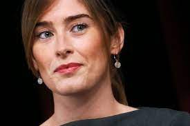 Vacanza d'amore per maria elena boschi e giulio berruti.il settimanale oggi ha pizzicato la coppia intenta a godersi una giornata in barca tra abbracci, baci e piccoli battibecchi tra innamorati. Chi E Maria Elena Boschi Politica Di Italia Viva Carriera E Vita Privata