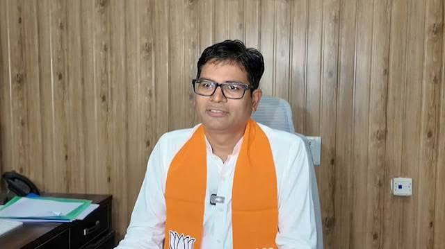 छत्तीसगढ़ के पेंशनरों की 25 साल पुरानी मांग पूरी, अब DA के लिए मध्य प्रदेश से नहीं लेनी होगी मंजूरी - News18 हिंदी