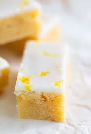 These Fudgy Lemon Brownie Bars Or Lemon Blondies Are Bright And Fresh Just Perfect For The End Of Summer They In 2020 Lemon Brownies Lemon Recipes Tray Bake Recipes