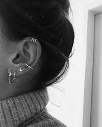 pin by maite on jewelry and piercings in 2020 pretty ear piercings earings piercings cool ear piercings