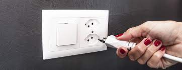 Früher war es üblich, bei einer reise ins ausland einen reiseadapter mitzunehmen oder vor ort zu kaufen. Steckdose In Der Schweiz Infos Zu Strom Adapter Co Reisewelt