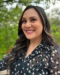 Lisa Gustin's Instagram, Twitter & Facebook