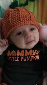 How sweet is this baby pumpkin hat I just finished?!! 🍂🍁🎃