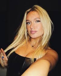 Nicole Matheny's Instagram, Twitter & Facebook