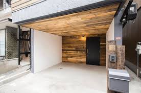 大阪府高槻市 築27年の中古戸建をリノベーション モルタルのキッチン腰壁や棚板のラワン材など素朴で力強い雰囲気と開放感を合わせ持つ住宅へ 古材やアイアンなど 時が経つ程味わい深くなる素材を随所に使用し 経年と共に奥行きを増す家を目指した ラワン