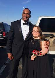 NFL player takes teen to prom for special-needs students