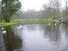 Ia terbina hasil dari projek empangan hidroeletrik dan diliputi konkrit paling terbesar di malaysia. Tasik Wikipedia Bahasa Melayu Ensiklopedia Bebas