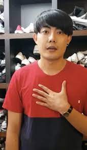 ฮาตาเกะ คาคาชิ เป็น โฮคาเงะรุ่นที่6ของหมู่บ้านโคโนฮะ มีฉายาว่า เนตรวงแหวนคาคาชิ หรือ นินจาก๊อปปี้ อดีตเคยเข้าสังกัดนินจา. 2fufunyasek6tm
