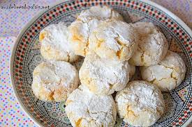 Mais pour ses gâteaux , cela vaut vraiment le détour car le fondant et le goût final est incontournable pour un gâteau traditionnel roi de nos. Ghriba Aux Amandes Et Noix De Coco