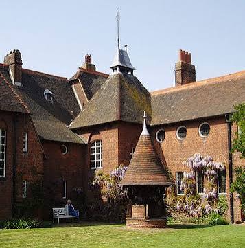 Smarthistory – William Morris and Philip Webb, Red House