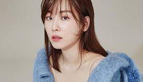After the group disbanded in 2003, she attended dongduk women's university before breaking into acting in the 2006. Does Seo Hyun Jin Have A Husband Learn More About Her Ideal Type Of Man And Dating Rumors Channel K