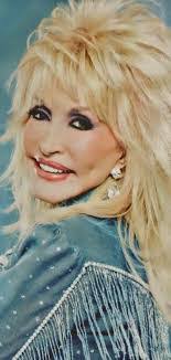 Lenora Meade's Instagram, Twitter & Facebook