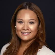 Laura Walton's Instagram, Twitter & Facebook