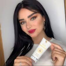 Janie Moon's Instagram, Twitter & Facebook