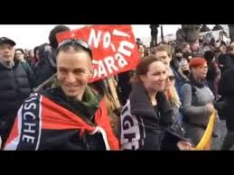 Militantní organizace antifa, k níž se hlásí předseda české krajně levicové pirátské strany ivan bartoš, zapálila dům, ve kterém bylo dítě. Volby 2017 Vis Koho A Co Volis Pirati 2 Youtube