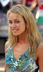 Isabella Elder's Instagram, Twitter & Facebook