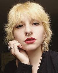 Libby Currier's Instagram, Twitter & Facebook