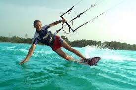 Kitesurfen: Kristin Boese steht ihre Frau