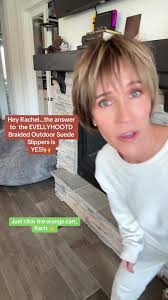 I ordered my usual size and they fit perfect! 🤩 #comfyshoes  #outdoorslippers #wintershoes #cozyvibes #comfy @EVELLYHOOTD US