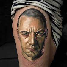 Daniel es un ser espiritual que denota una profunda sensibilidad e inteligencia, la cual le facilita expresarse vastamente mediante el arte en su vida cotidiana. Tattoo Artist Daniel Bedoya Inkppl
