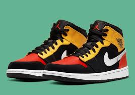 Nike Jordan 1 Mid Se White Black Royal Pin By Paul Morton On Nike S Air Jordans 1 In 2020 Air Jordans Jordan 1 Mid Hype Shoes