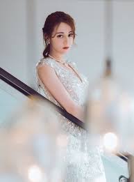 與迪麗熱巴合唱《你被寫在我的歌裡》 2016年 4月9日 《快樂大本營》 《寂寞空庭春欲晚》宣傳，與劉愷威 2017年 1月20日 《王牌對王牌 (真人秀)》 《三生三世十里桃花》宣傳 2018年 2月17日 《快樂大本營》 《烈火如歌》宣傳 2018年 6月16日 《青春同學會》 探班同學 730 è¿ªéº—ç†±å·´ Ideas