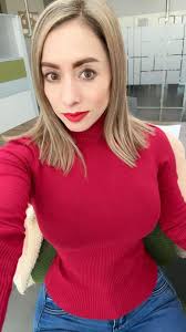 Y qué tal si funciona lo que siempre quisimos, no pienses que es tarde yo  quiero quedarme una vida contigo 🎼❤️