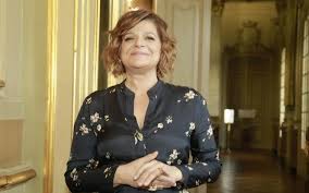 O formato da estação de paço d'arcos liderou com 4.6 de audiência média e 21.2% de share. Julia Pinheiro E A Ida Do Filho Para A Tvi Conheca A Opiniao Da Apresentadora Da Sic Video Vip Pt