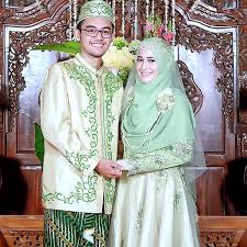 Sesuai untuk majlis bertunang atau akad akad nikah. Sewa Baju Pengantin Sumedang Sewa Baju Pengantin Sumedang 082215899089