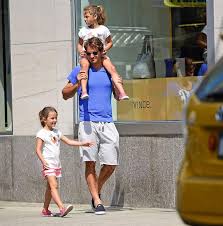 В первом, который проводился с 19 по 25 апреля, серб дошел до полуфинала, где в трех сетах проиграл аслану карацеву из россии. Semejnyj Blog Dzhokovich Federer Brajan Hyuitt I Pervoe Intervyu Marreya Posle Rozhdeniya Docheri Foto I