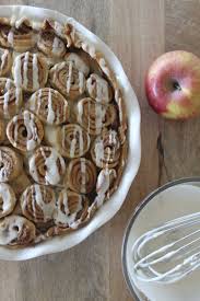 Ronnie Woo S Cinnamon Roll Apple Cobbler Pie Thanksgiving Food Desserts Cinnamon Roll Apple Pie Cinnamon Apple Pie