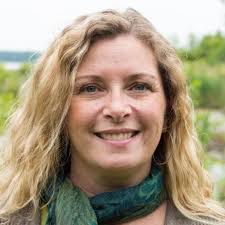 Kristen Saunders's Instagram, Twitter & Facebook