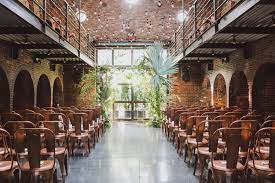 Modern New York City Wedding At The Foundry Lauren Ben Green Wedding Shoes Nyc Wedding Venues Ny Wedding Venues Stunning Wedding Venues