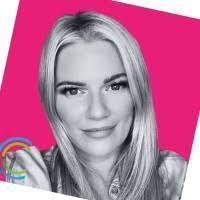 Karolina Bennett's Instagram, Twitter & Facebook