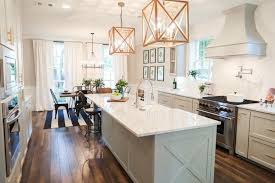Fixer Upper Season 3 Episode 9 The Chip 2 0 House Trendy Farmhouse Kitchen Fixer Upper Kitchen Joanna Gaines Kitchen