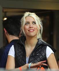 Sampdoria footballer maxi lopez refused to shake with former teammate and friend mauro icardi who was found to have an affair with lopez's wife, wanda nara who is an argentine model and vedette. Sportz247