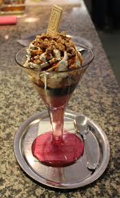 Krokant Eisbecher Fur Geniesser Eiscafe Keltern Ai Giardini Genussvolle Italienische Eismomente Eisbecher Krokant Essen Und Trinken