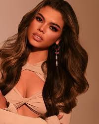 Alma Cooper's Instagram, Twitter & Facebook