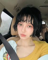 231021] New Jeans Twitter Update with DANIELLE #DANIELLE:Trying new things  is always fun and exciting!! What else should I try today?? 🤔 Hmm~~~  Bunnies!! Let me know if you have any fun