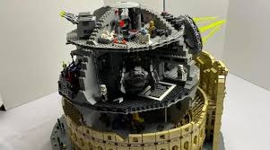 Yes, the LEGO Star Wars Death Star can fit inside the LEGO Colosseum