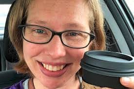 Elizabeth Winer's Instagram, Twitter & Facebook