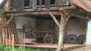 Așa se face că de acum, veți avea ocazia să dormiți în casa prințului charles. Prince Charles S Guesthouse At Viscri In Transylvania 1 2 Youtube