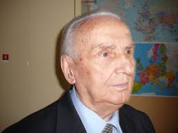 Il a inventé la voiture électrique autonome et sans nucléaire