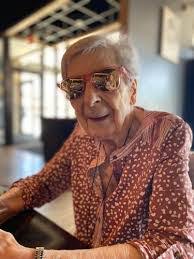 Elizabeth Vandervort's Instagram, Twitter & Facebook