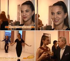 Falatnyi ruhadarabokban teszi szét a lábát rózsa györgy lánya falatnyi ruhadarabokban teszi szét a lábát rózsa györgy lánya. Rozsa Gyorgy Gyonyoru Lanyaval Allt Kamerak Ele Fotok Hazai Sztar Femina